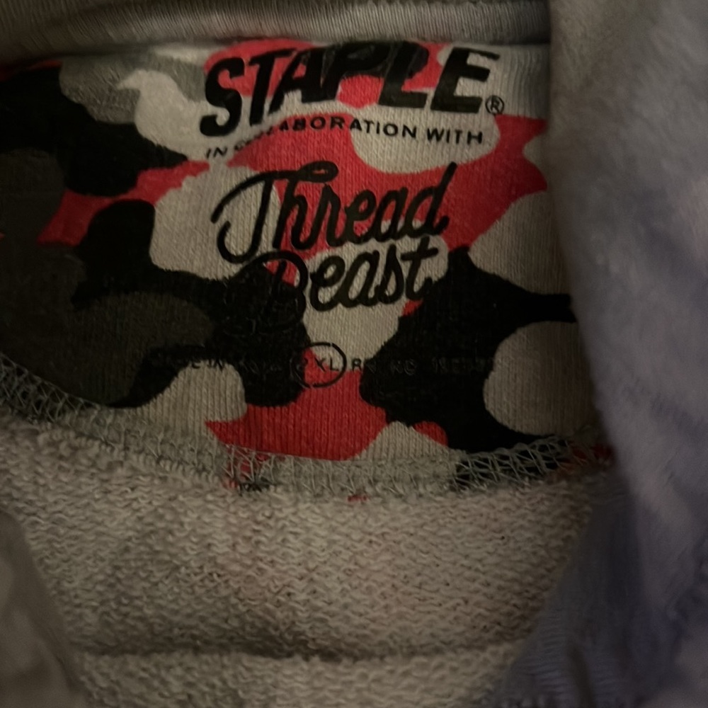 🔥STAPLE RED GREY CAMO HOODIE RARE - Picture 4 of 9